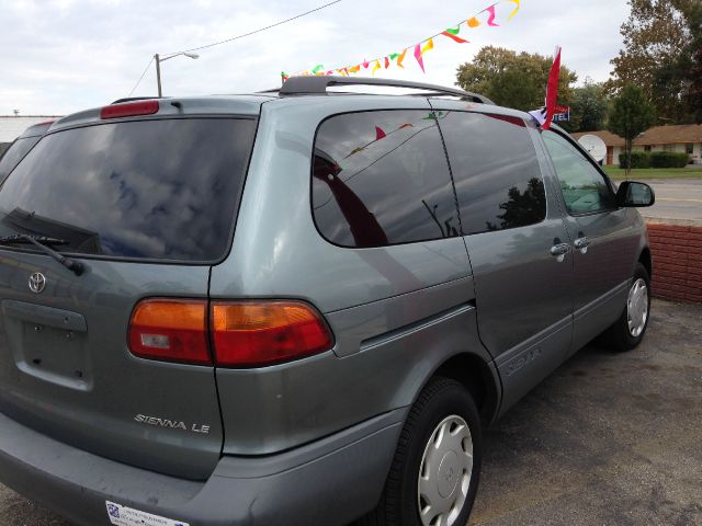 2000 Toyota Sienna X