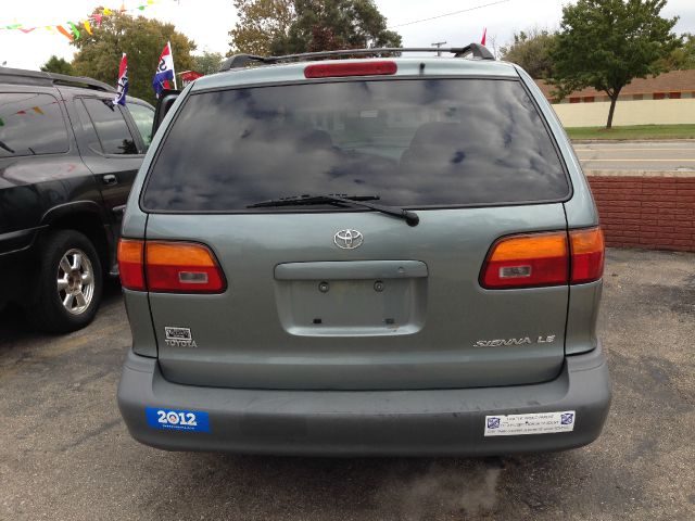 2000 Toyota Sienna X