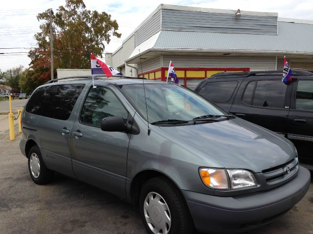 2000 Toyota Sienna X