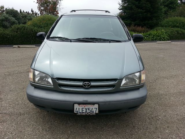 2000 Toyota Sienna SEL Sport Utility 4D