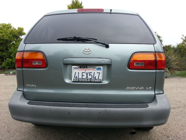 2000 Toyota Sienna SEL Sport Utility 4D