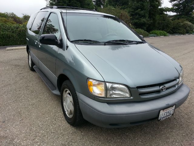 2000 Toyota Sienna SEL Sport Utility 4D