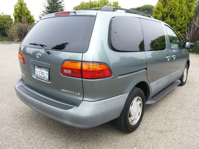 2000 Toyota Sienna SEL Sport Utility 4D