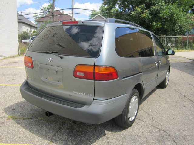 2000 Toyota Sienna SEL Sport Utility 4D