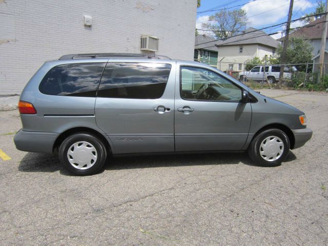 2000 Toyota Sienna SEL Sport Utility 4D