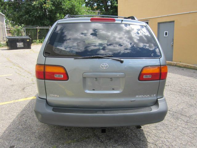 2000 Toyota Sienna SEL Sport Utility 4D