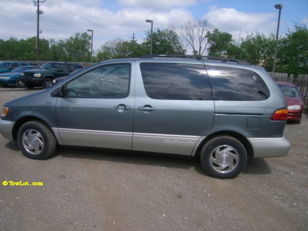 2000 Toyota Sienna SEL Sport Utility 4D