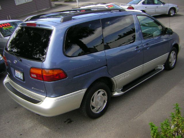 2000 Toyota Sienna LE - 4x2