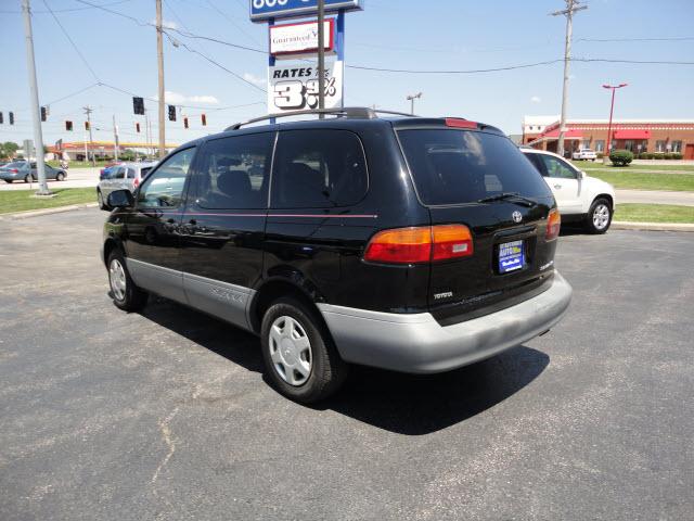 2000 Toyota Sienna X