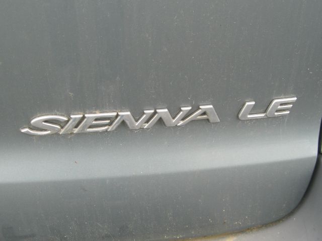 2000 Toyota Sienna SEL Sport Utility 4D