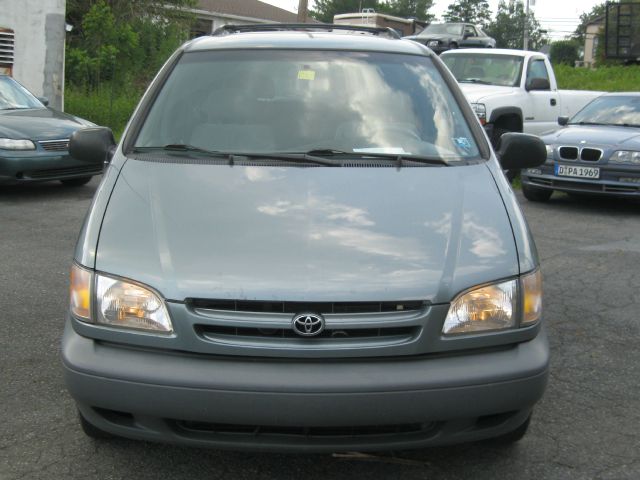 2000 Toyota Sienna SEL Sport Utility 4D