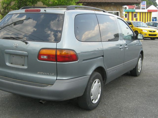 2000 Toyota Sienna SEL Sport Utility 4D