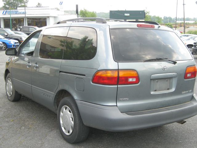 2000 Toyota Sienna SEL Sport Utility 4D