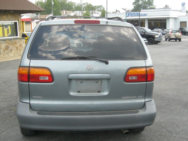 2000 Toyota Sienna SEL Sport Utility 4D