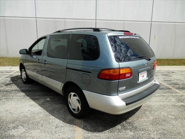 2000 Toyota Sienna XE Crew Cab 2WD