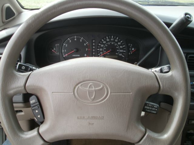 2000 Toyota Sienna SEL Sport Utility 4D