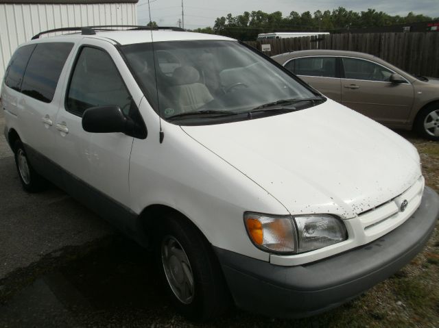 2000 Toyota Sienna SEL Sport Utility 4D