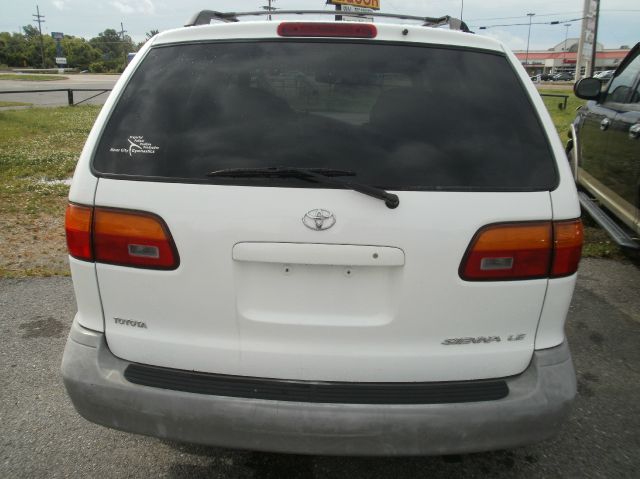 2000 Toyota Sienna SEL Sport Utility 4D