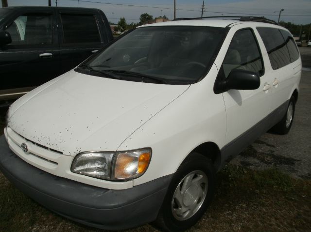 2000 Toyota Sienna SEL Sport Utility 4D