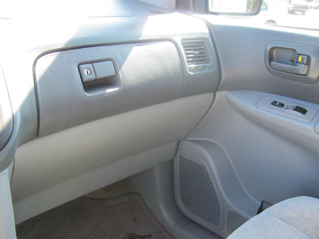 2000 Toyota Sienna SEL Sport Utility 4D