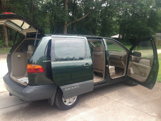 2000 Toyota Sienna Gold Edition