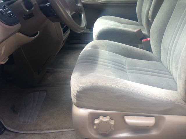 2000 Toyota Sienna Gold Edition