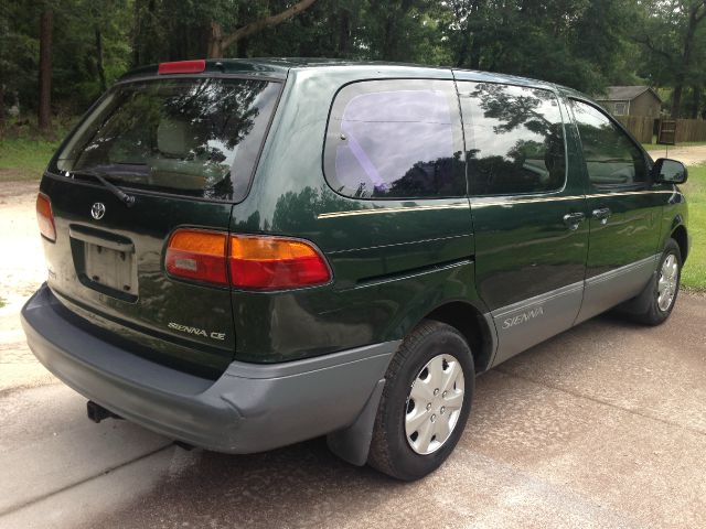 2000 Toyota Sienna Gold Edition