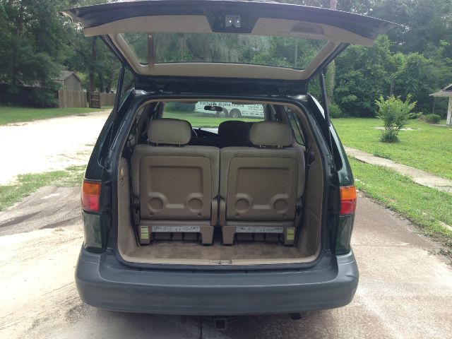 2000 Toyota Sienna Gold Edition