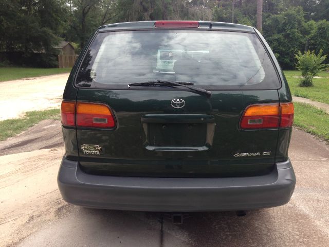 2000 Toyota Sienna Gold Edition