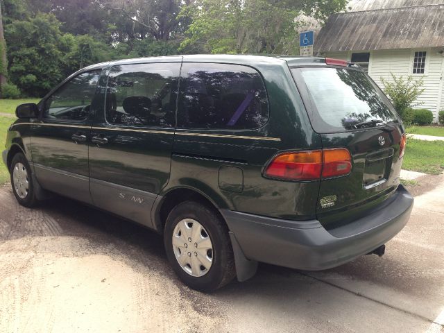 2000 Toyota Sienna Gold Edition