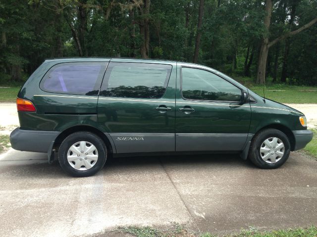 2000 Toyota Sienna Gold Edition