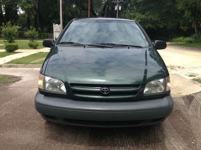 2000 Toyota Sienna Gold Edition