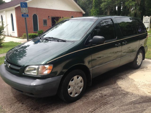 2000 Toyota Sienna Gold Edition