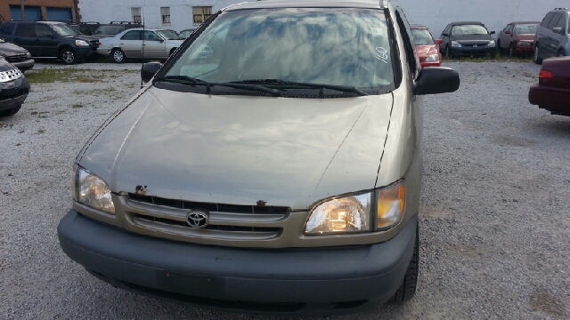 2000 Toyota Sienna SEL Sport Utility 4D