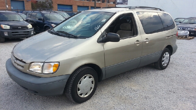 2000 Toyota Sienna SEL Sport Utility 4D