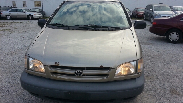 2000 Toyota Sienna SEL Sport Utility 4D