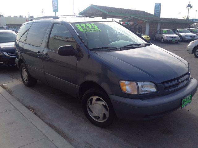 2000 Toyota Sienna SEL Sport Utility 4D