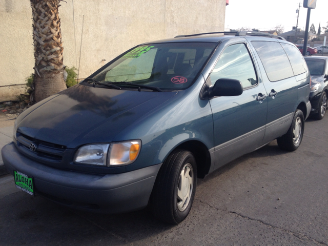 2000 Toyota Sienna SEL Sport Utility 4D