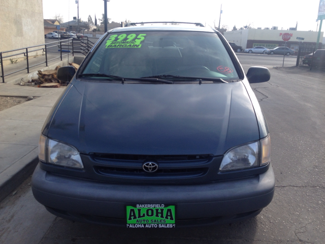 2000 Toyota Sienna SEL Sport Utility 4D