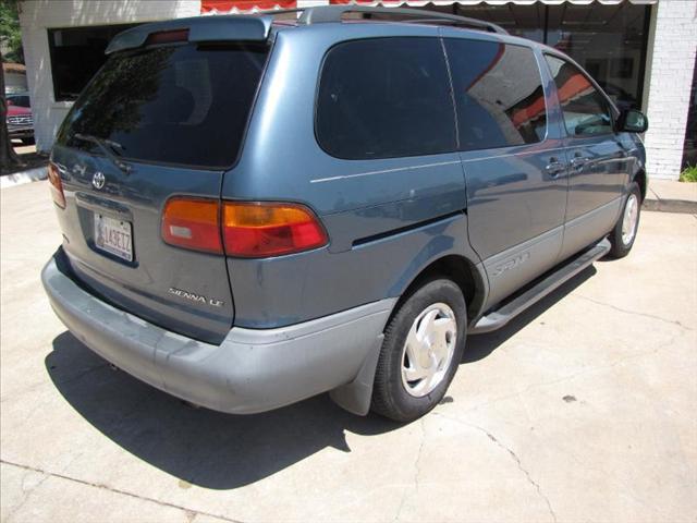 2000 Toyota Sienna X