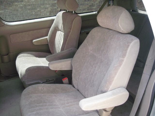 2000 Toyota Sienna LE - 4x2