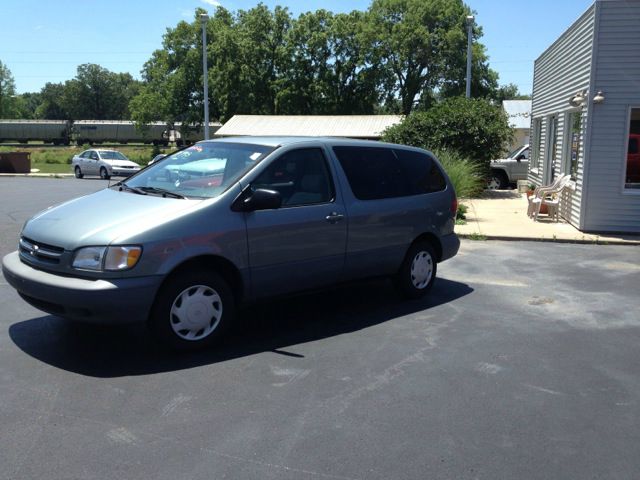 2000 Toyota Sienna Custom Super Clean WITH LOTS OF TOYS