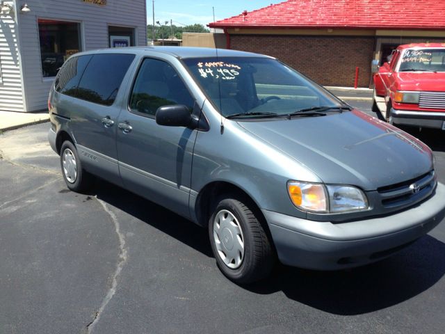 2000 Toyota Sienna Custom Super Clean WITH LOTS OF TOYS