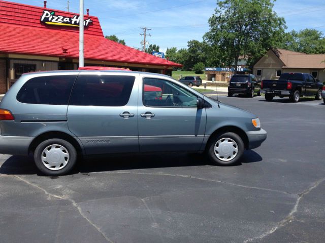 2000 Toyota Sienna Custom Super Clean WITH LOTS OF TOYS