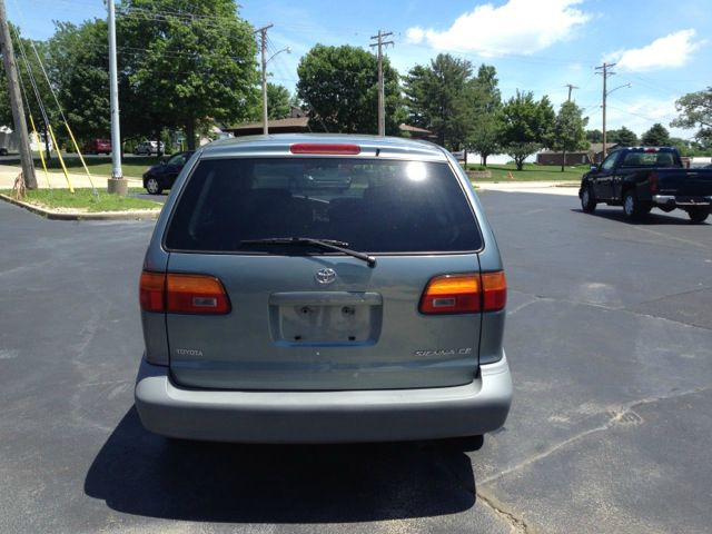 2000 Toyota Sienna Custom Super Clean WITH LOTS OF TOYS