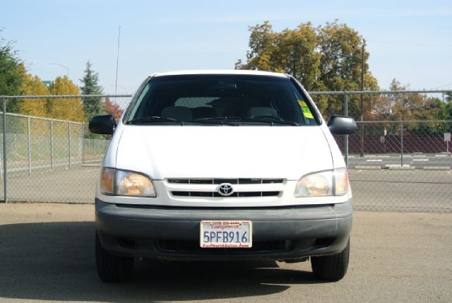 2000 Toyota Sienna Gold Edition