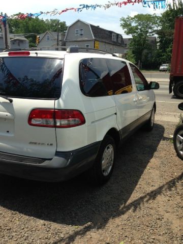 2001 Toyota Sienna X