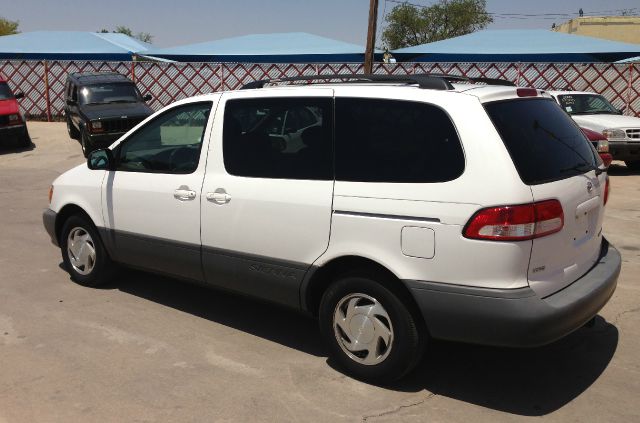 2001 Toyota Sienna X