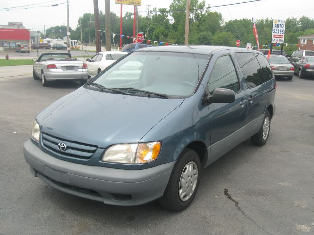 2001 Toyota Sienna SEL Sport Utility 4D