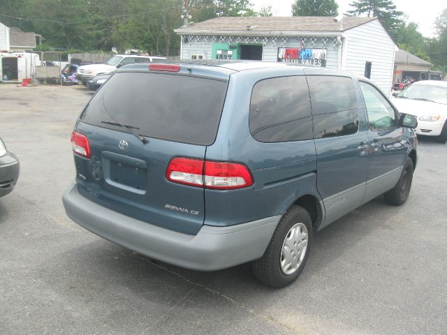 2001 Toyota Sienna SEL Sport Utility 4D